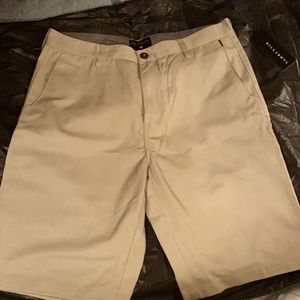Brand new billabong shorts size 32